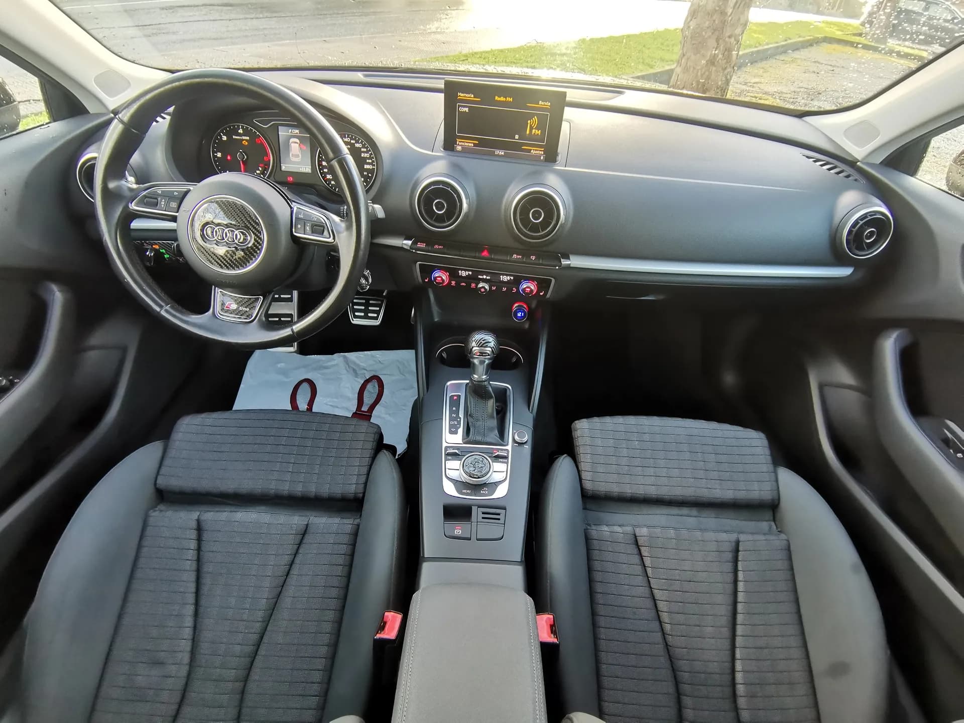 Audi A3 2.0 TDI clean d. S tronic Ambition — fotografía 13 de 28
