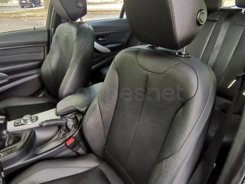BMW Serie 3 320d xDrive Touring PACK M — fotografía 11 de 40