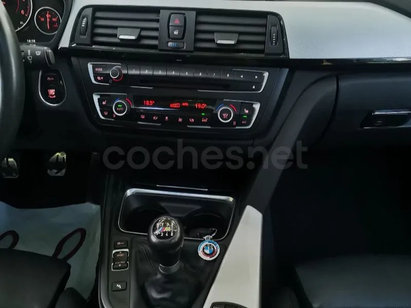 BMW Serie 3 320d xDrive Touring PACK M — fotografía 15 de 40