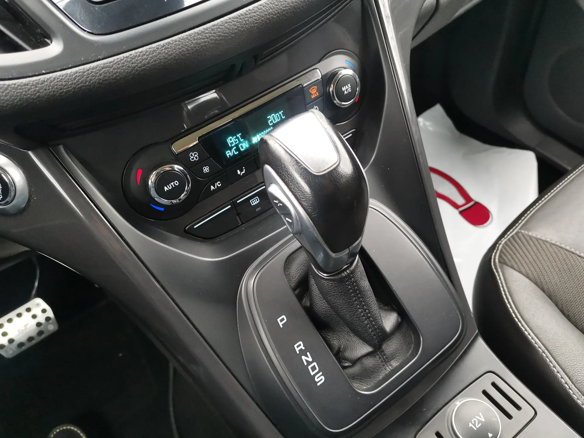 Ford Kuga 2.0 TDCi 4x4 ASS Titanium Powers — fotografía 23 de 30