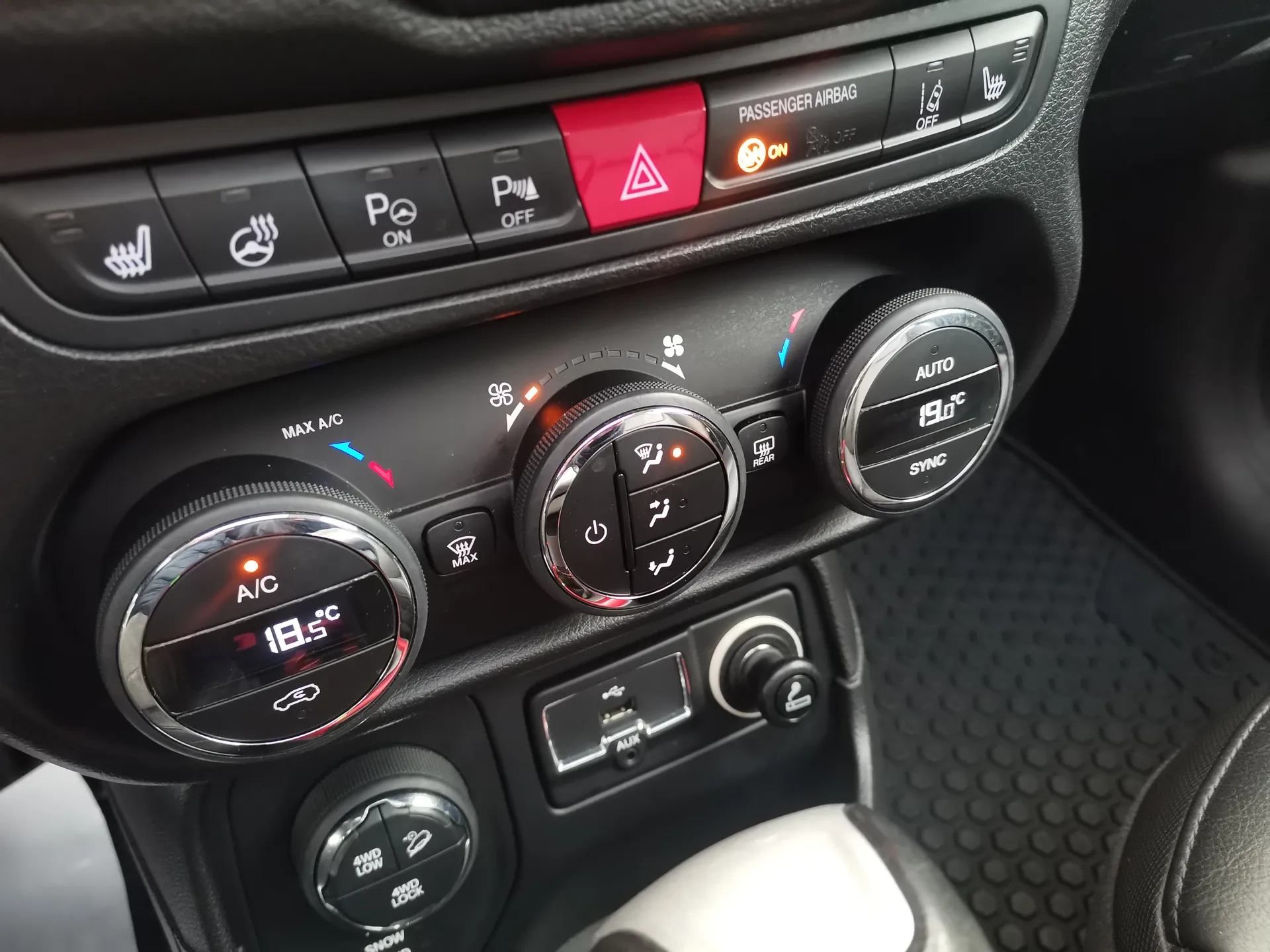 Jeep Renegade 2.0 Mjet Trailhawk 4x4 Auto AD Low — fotografía 17 de 35