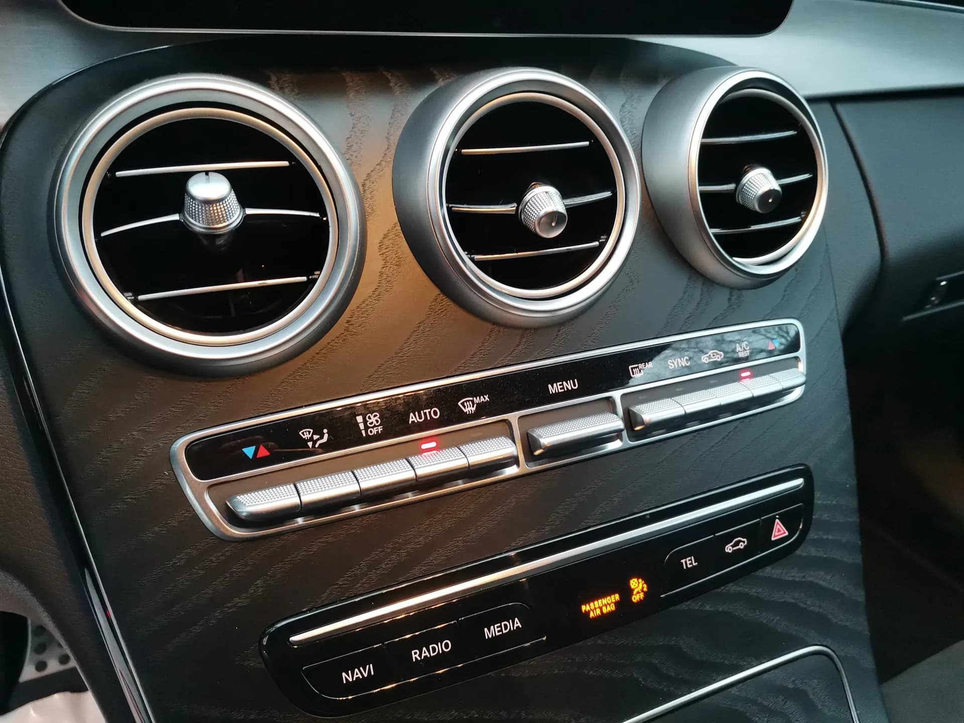 Mercedes-Benz C220 CDI 9G-TRONIC AMG LINE NIGHT EDITION — fotografía 15 de 38