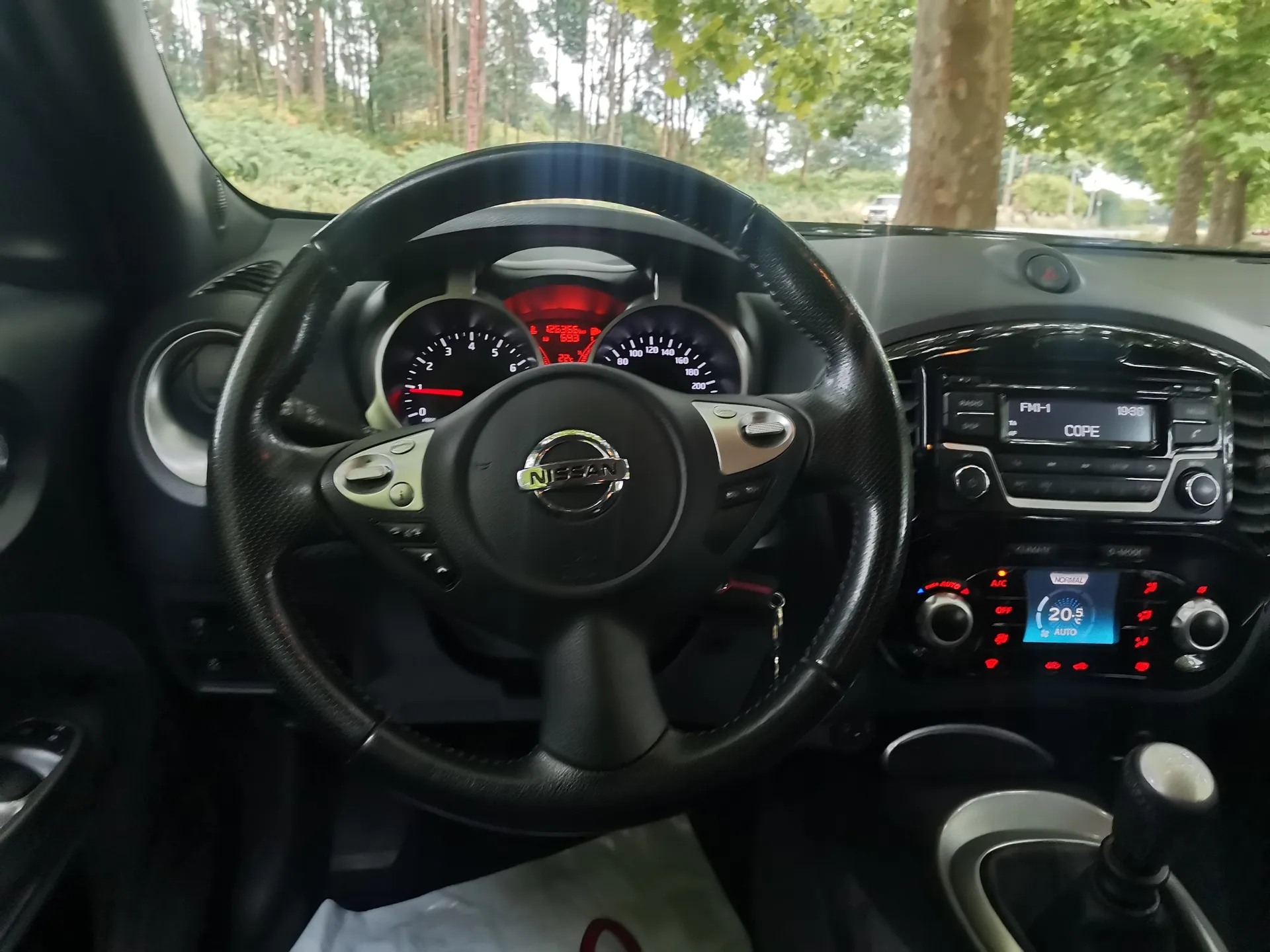 Nissan Juke 1.2 DIGT Dark Sound Edition — fotografía 17 de 27