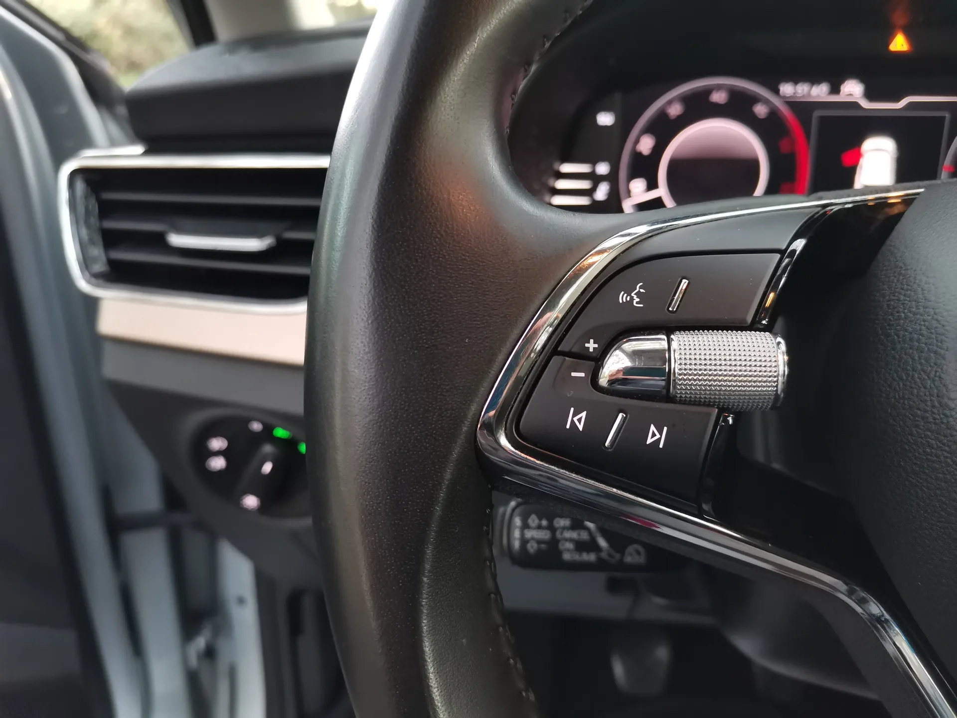 Skoda Kamiq 1.6 TDI 85kW 115CV Sport — fotografía 17 de 30