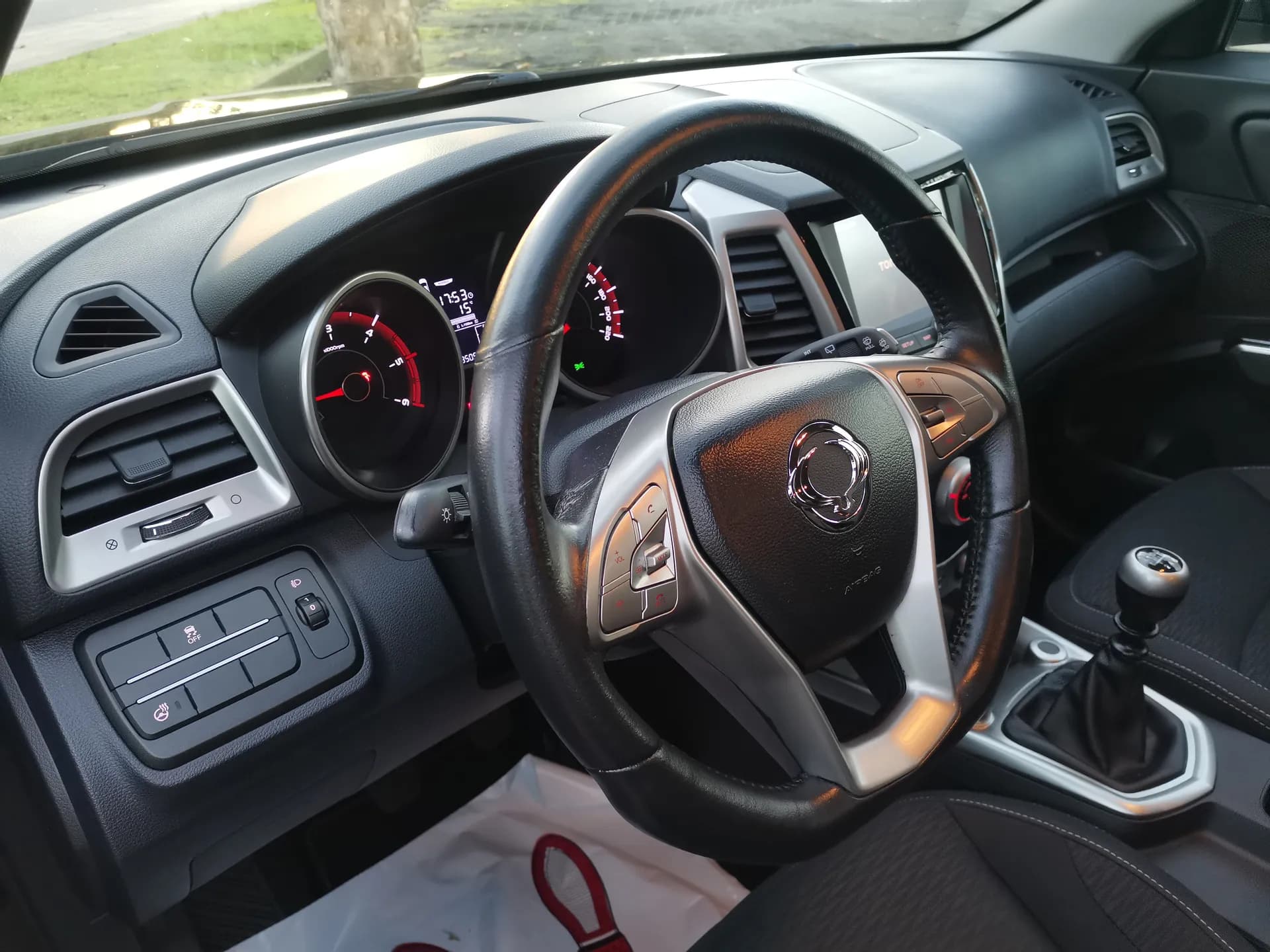 SsangYong Tivoli D16T Premium 4x2 — fotografía 6 de 29