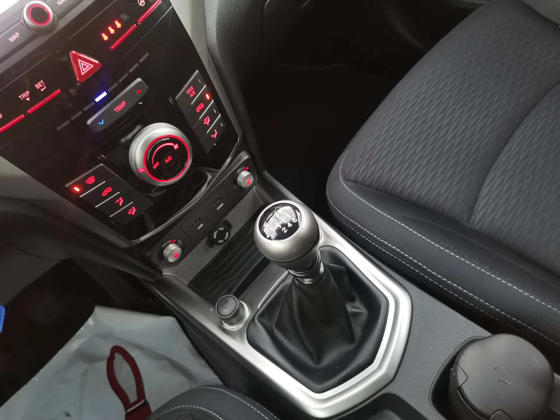 SsangYong Tivoli D16T Premium 4x2 — fotografía 14 de 29