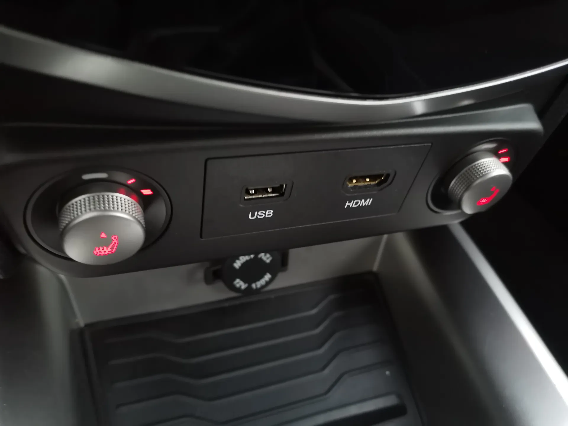 SsangYong Tivoli D16T Premium 4x2 — fotografía 15 de 29