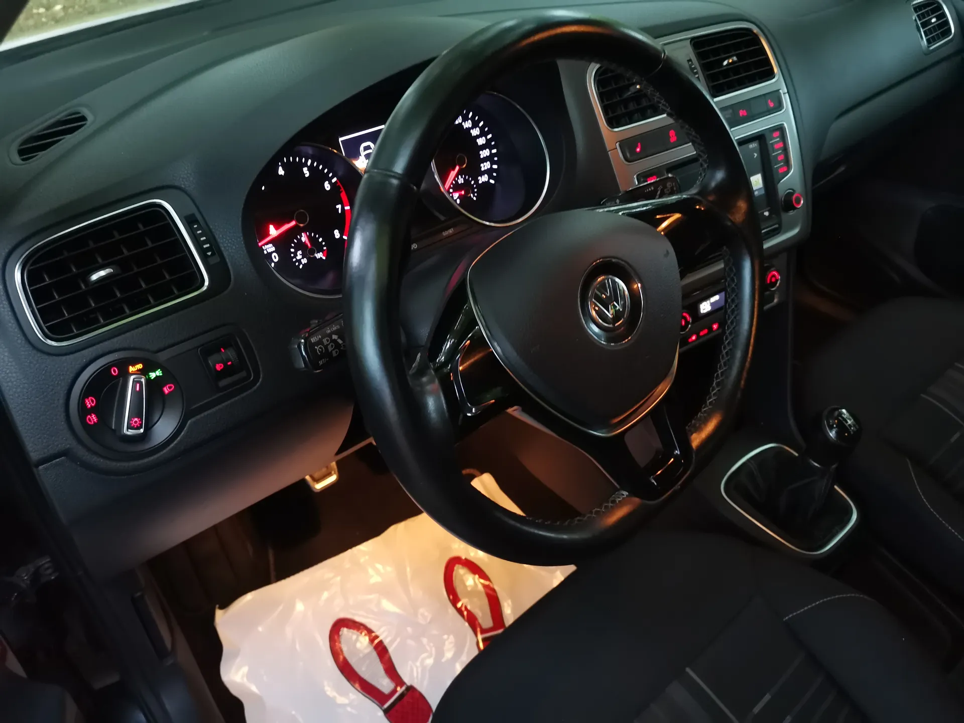 Volkswagen Polo 1.0 LOUNGE — fotografía 6 de 27