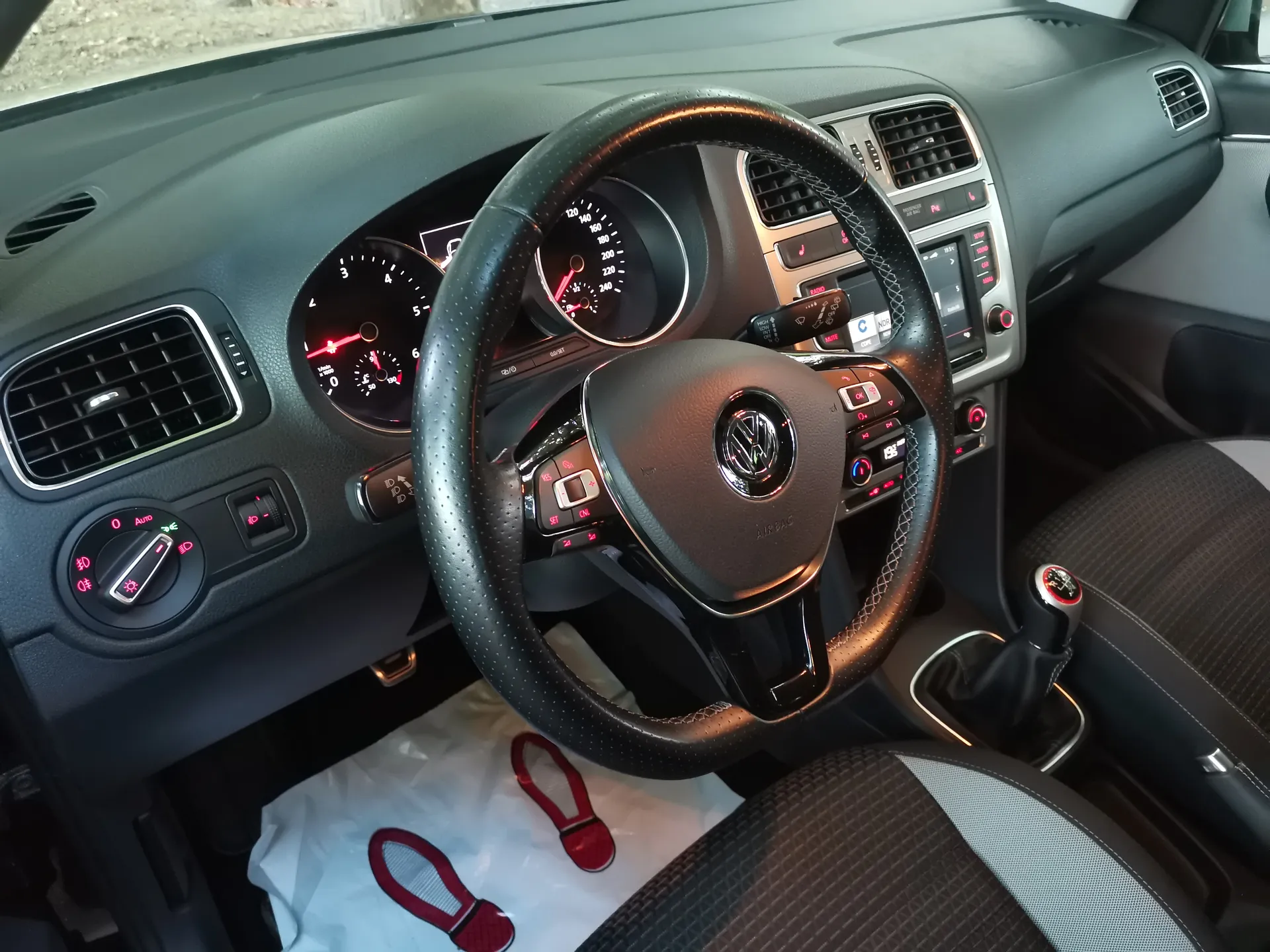 Volkswagen Polo Cross Sport 1.4 TDI 105cv BMT — fotografía 6 de 30