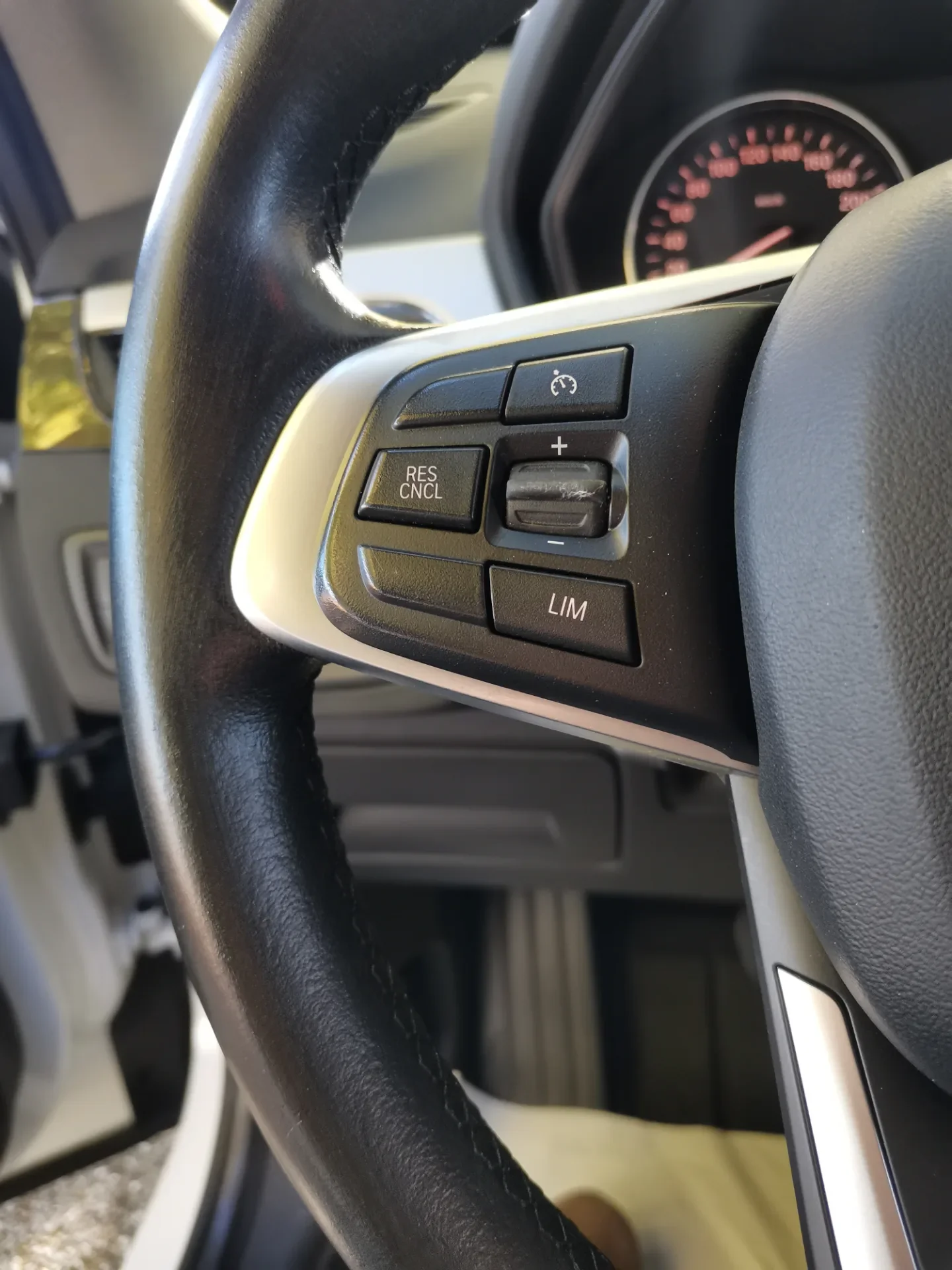 BMW X1 2.0D S-DRIVE SPORT — fotografía 20 de 35
