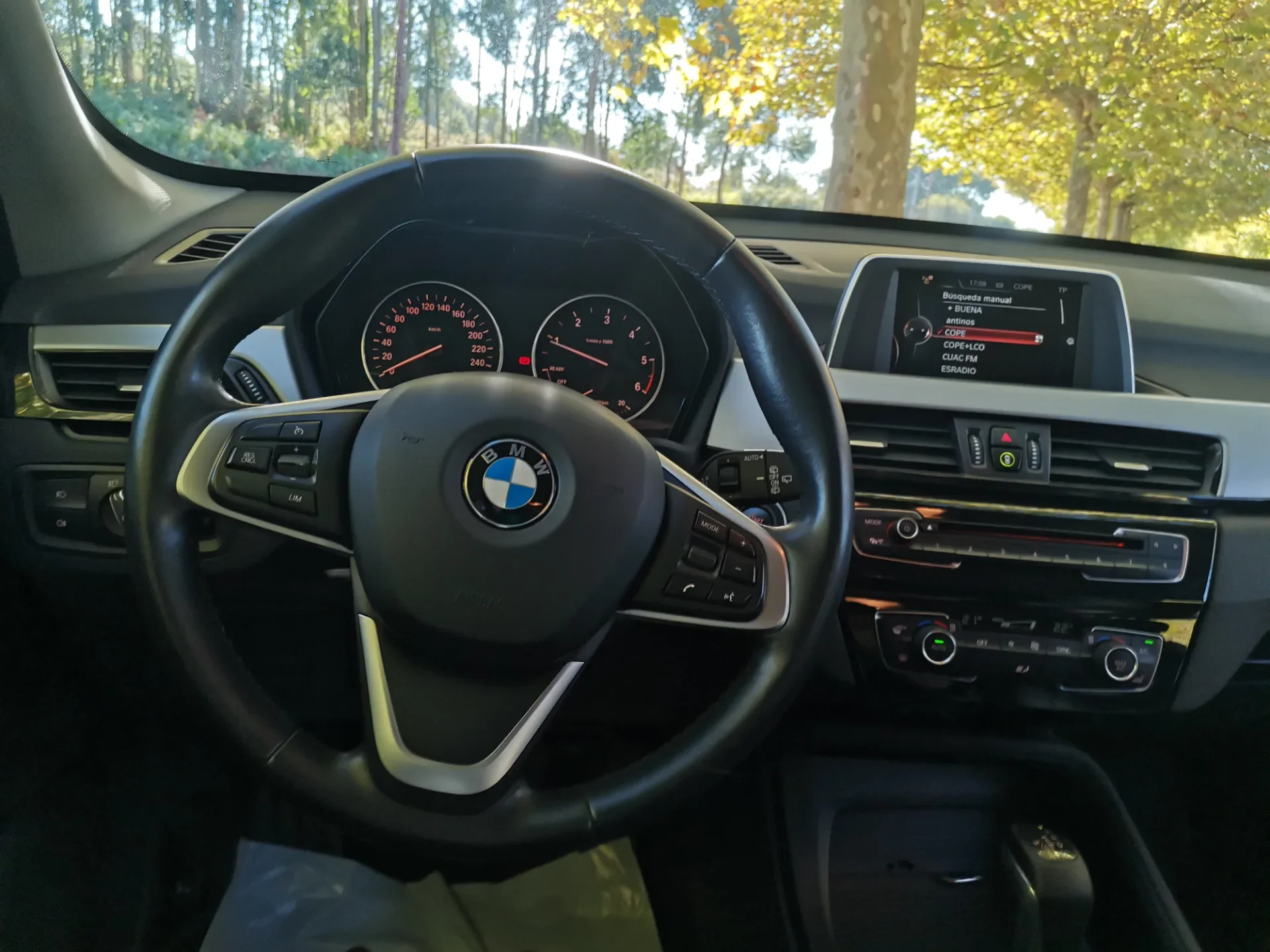 BMW X1 2.0D S-DRIVE SPORT — fotografía 19 de 35