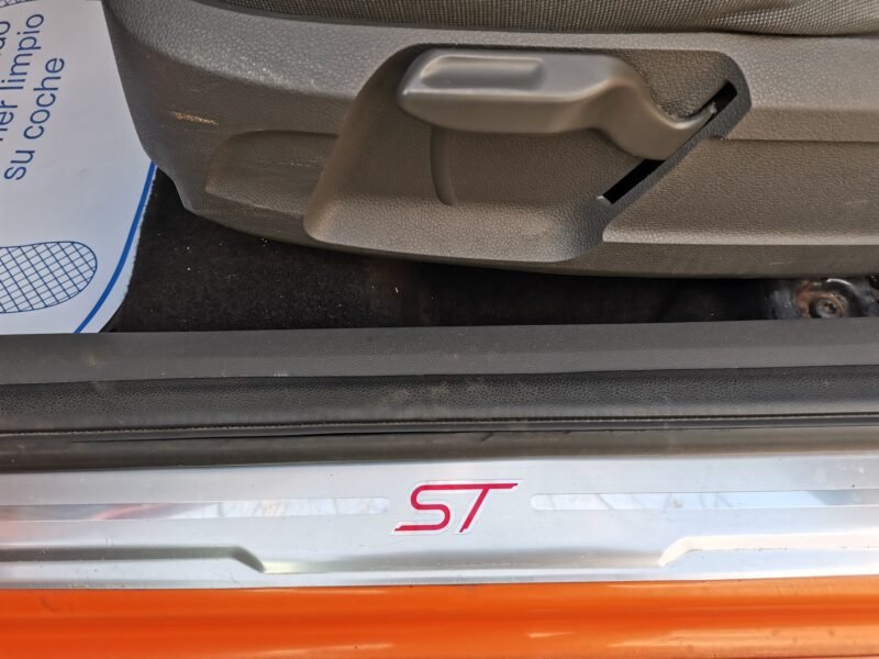 FORD Focus 2.5 ST RACING ORANGE