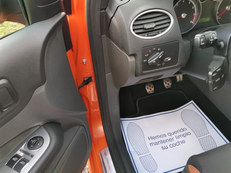 FORD Focus 2.5 ST RACING ORANGE