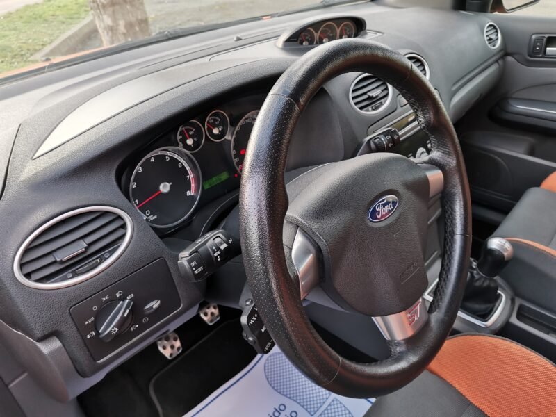 FORD Focus 2.5 ST RACING ORANGE