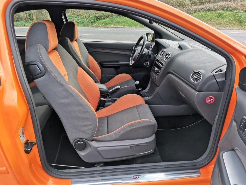 FORD Focus 2.5 ST RACING ORANGE