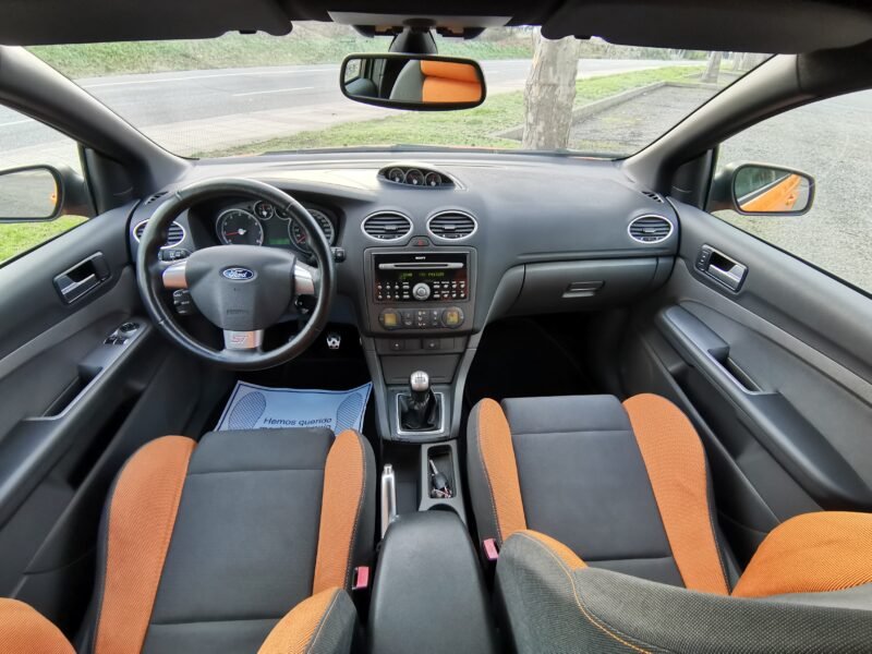 FORD Focus 2.5 ST RACING ORANGE