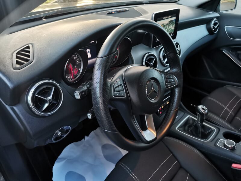 MERCEDES-BENZ GLA GLA 200 d Urban
