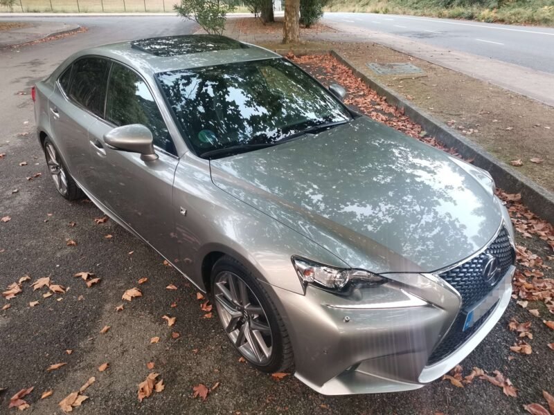 LEXUS IS300 IS 300h F Sport Navibox
