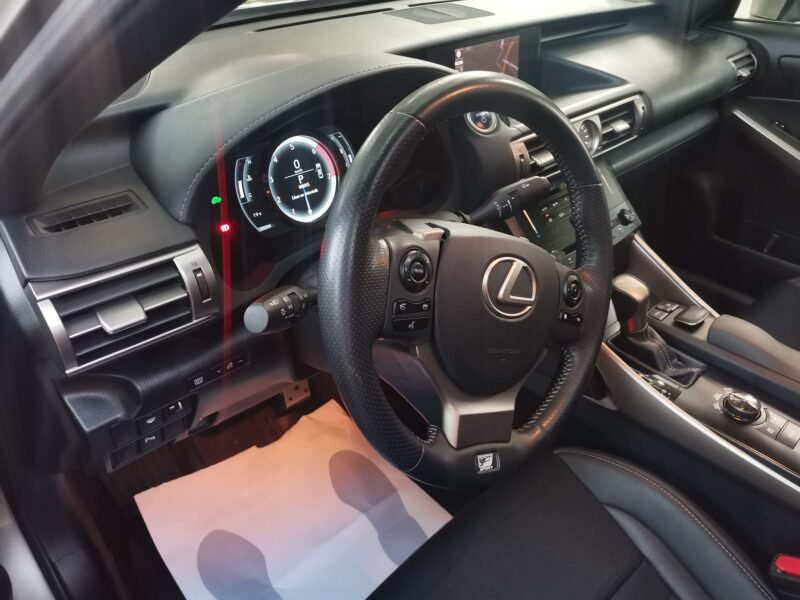 LEXUS IS300 IS 300h F Sport Navibox