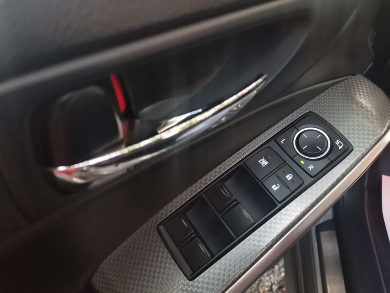 LEXUS IS300 IS 300h F Sport Navibox