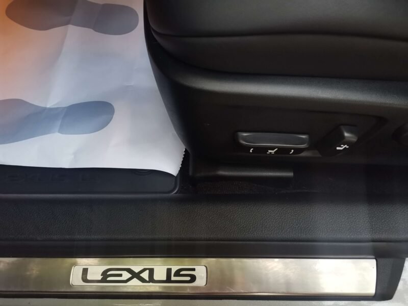 LEXUS IS300 IS 300h F Sport Navibox