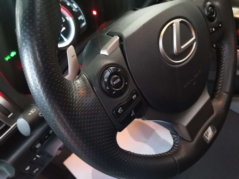 LEXUS IS300 IS 300h F Sport Navibox