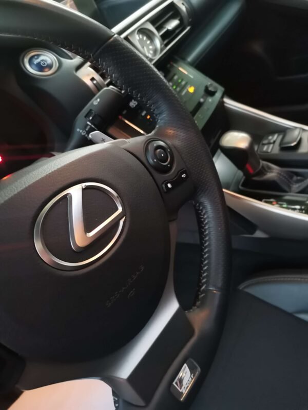 LEXUS IS300 IS 300h F Sport Navibox