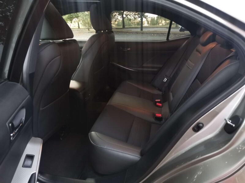 LEXUS IS300 IS 300h F Sport Navibox