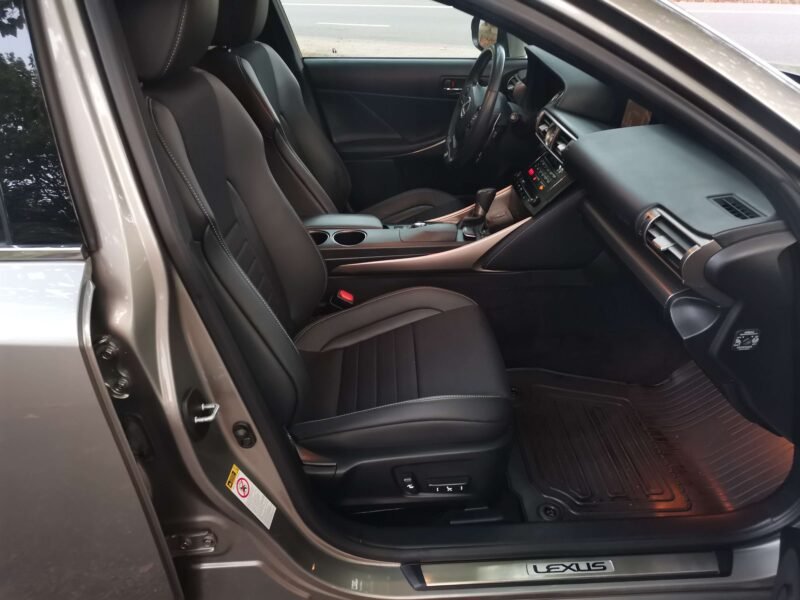 LEXUS IS300 IS 300h F Sport Navibox