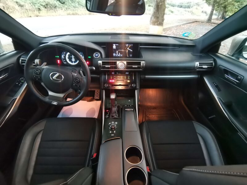 LEXUS IS300 IS 300h F Sport Navibox