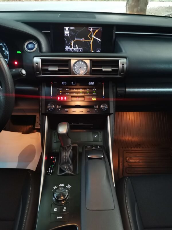 LEXUS IS300 IS 300h F Sport Navibox