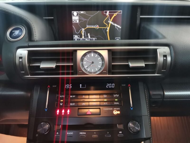 LEXUS IS300 IS 300h F Sport Navibox