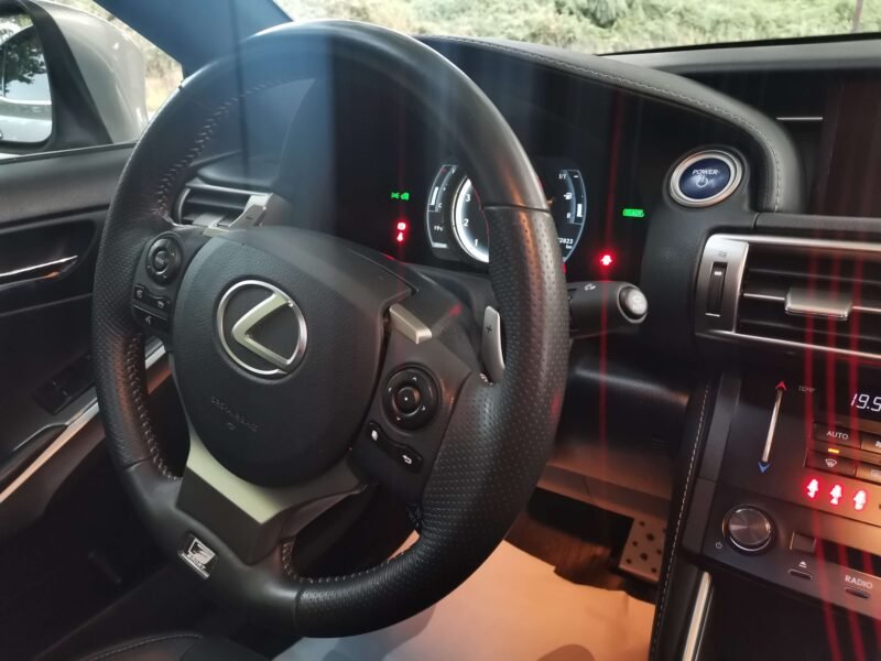 LEXUS IS300 IS 300h F Sport Navibox