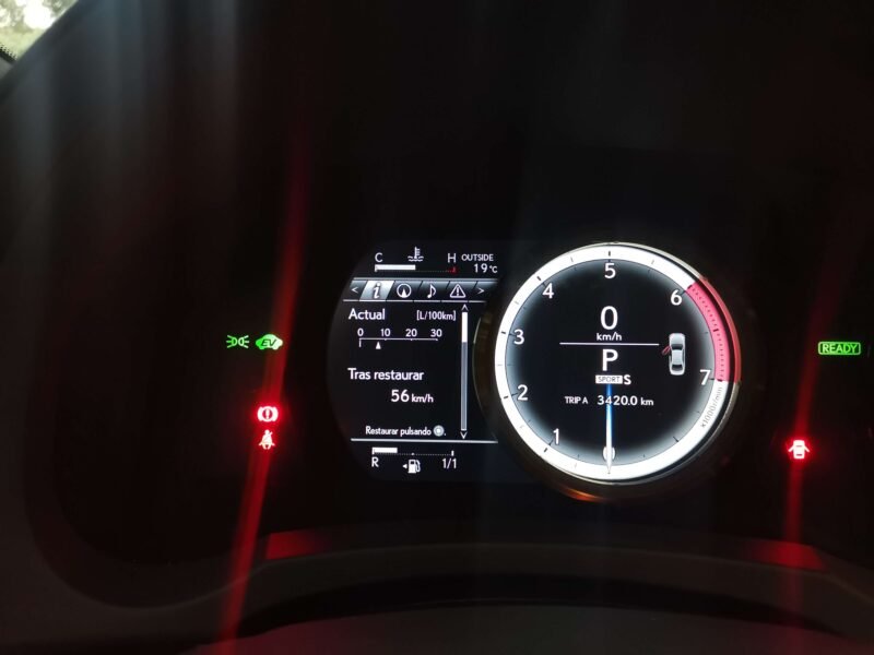 LEXUS IS300 IS 300h F Sport Navibox