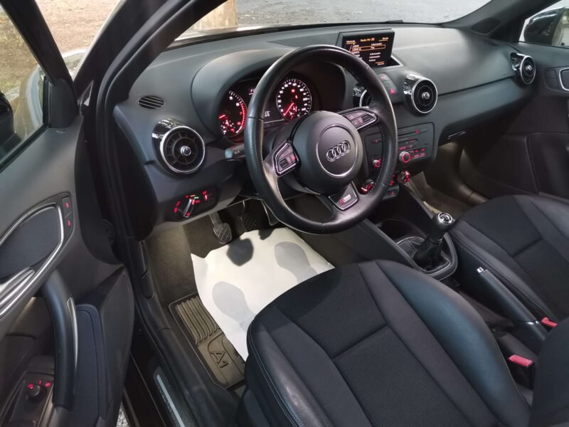 AUDI A1 A1 1.2 TFSI S-LINE