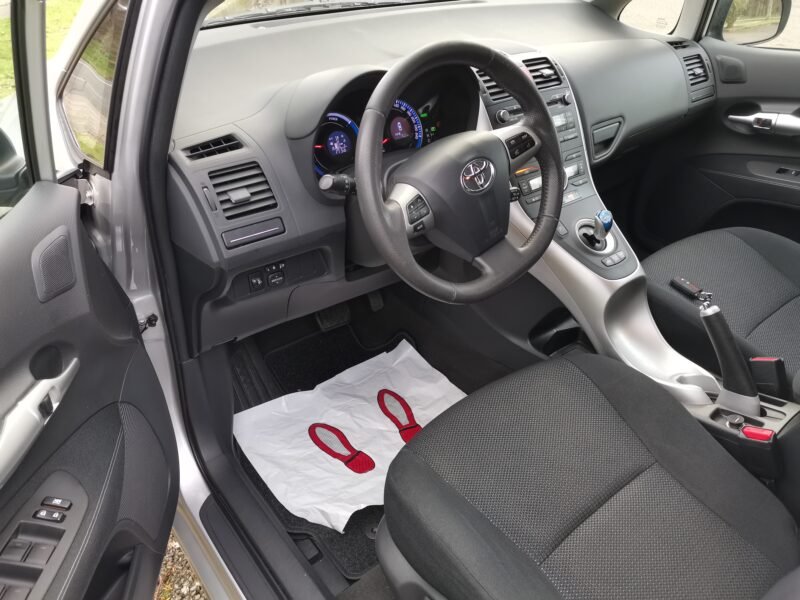 TOYOTA AURIS Hybrid Advance
