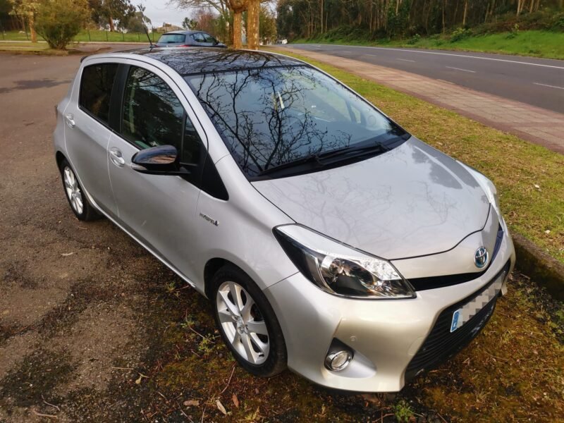 TOYOTA YARIS Hybrid Advance