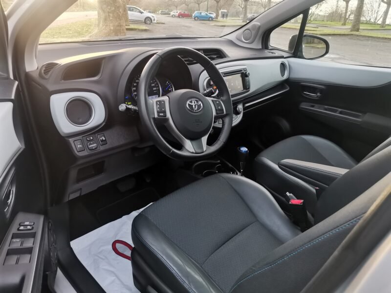 TOYOTA YARIS Hybrid Advance