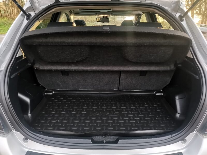 TOYOTA YARIS Hybrid Advance