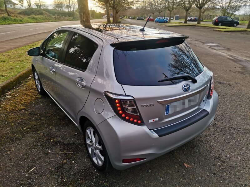 TOYOTA YARIS Hybrid Advance