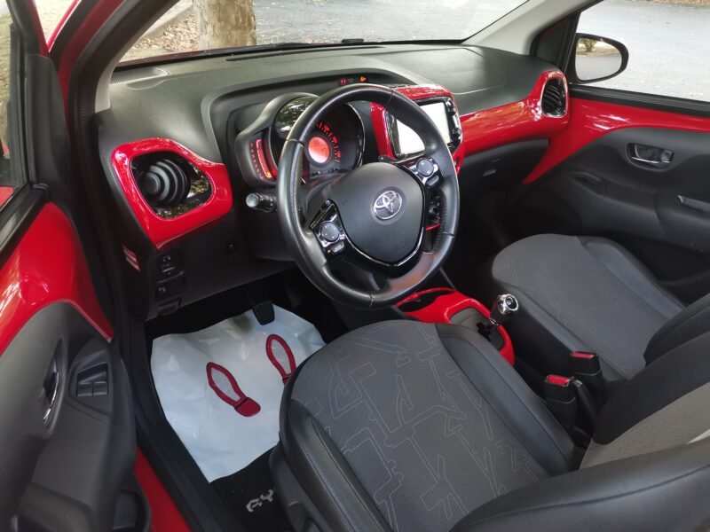 TOYOTA AYGO 1.0 70 xplay business